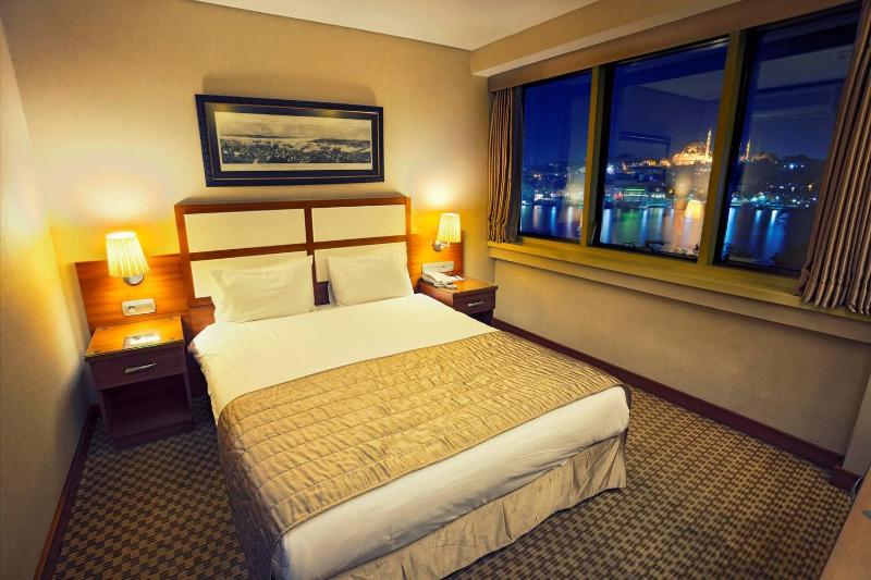 Double or Twin Room with Sea View image 2