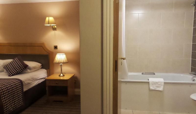 Double Room image 4