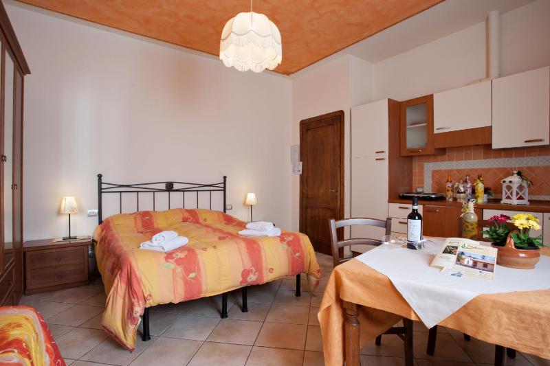 Double Room image 4