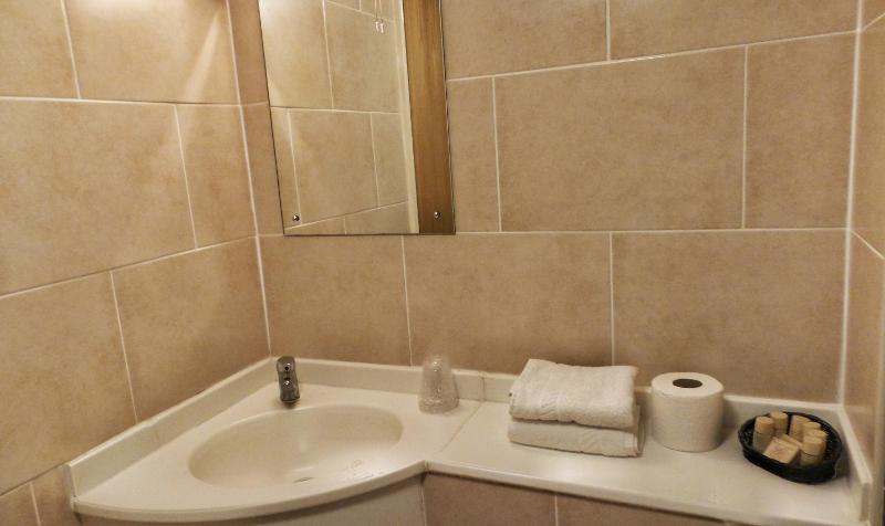 Double Room image 3