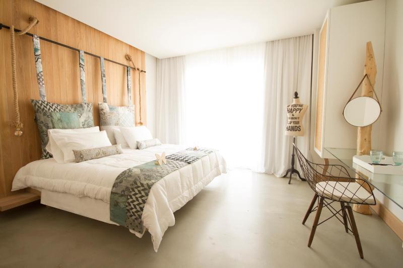 Deluxe Double or Twin Room image 3