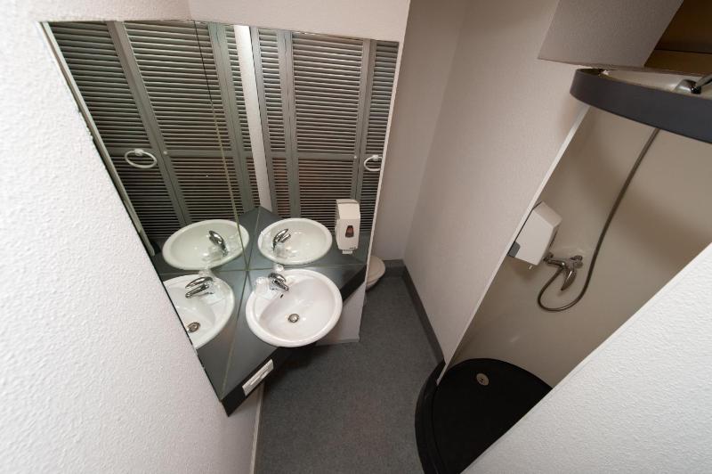 Twin Room image 2