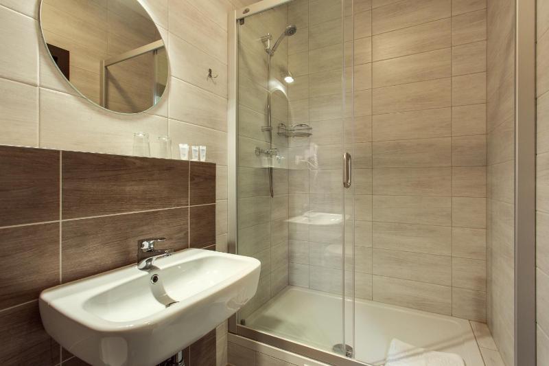 Superior Double Room image 3