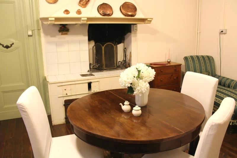 One-Bedroom Apartment image 4