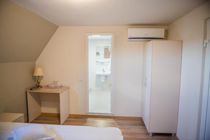 Double Room image 1
