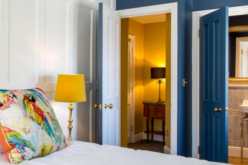 Twin Room image 2