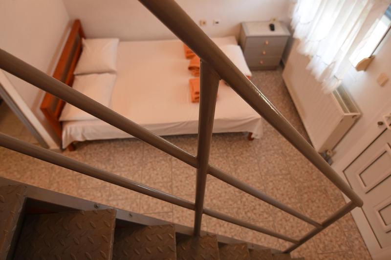 Apartment - Split Level (4 Adults) image 4