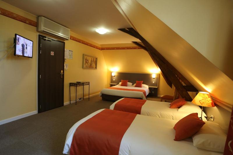 Quadruple Room image 1