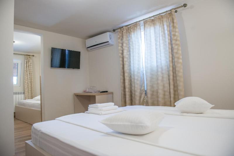 Triple Room image 2