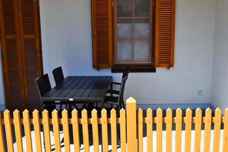 One-Bedroom Duplex Holiday Home with Terrace image 3
