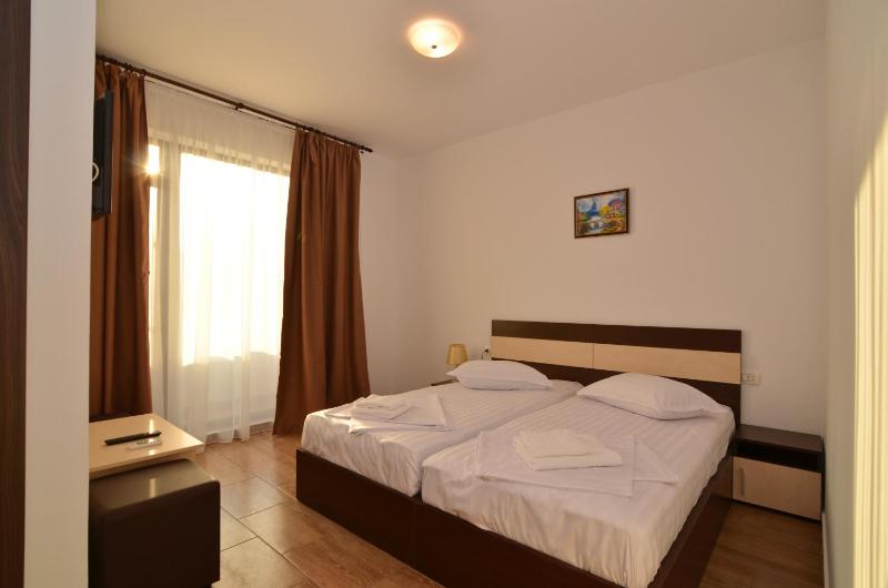 Twin Room with Balcony image 1