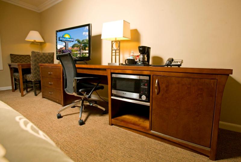 Premier Queen Room with Two Queen Beds - Non-Smoking image 2