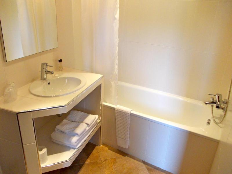 Superior Double or Twin Room with Balcony image 2