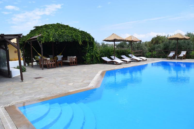 Tzane Studios & Apartments - Steps away from Golden Beach - image 24