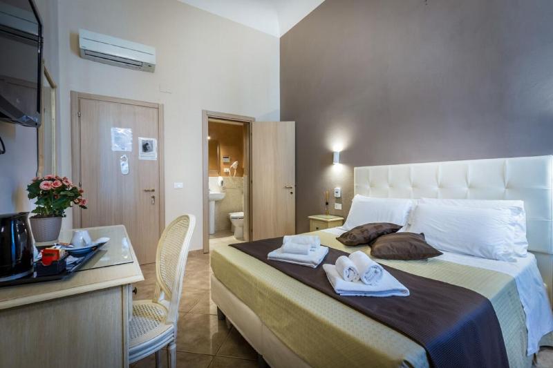 Double or Twin Room image 3