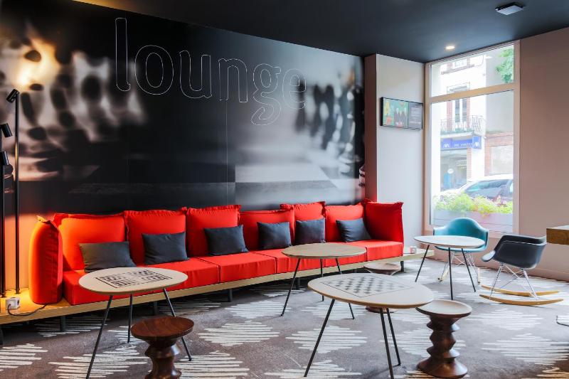 Standard Twin Room image 1