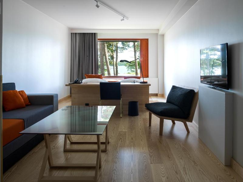 Superior Twin Room image 1
