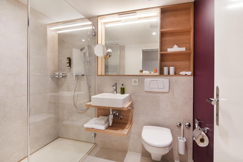 Classic Double Room image 3