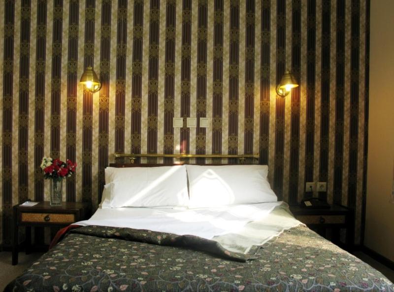 Double or Twin Room image 2