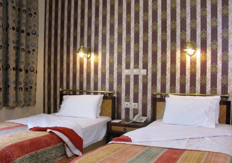 Double or Twin Room image 3