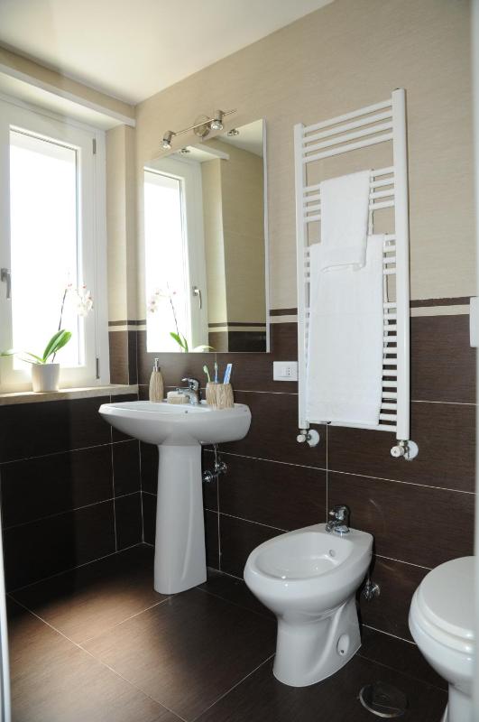 Quadruple Room image 4