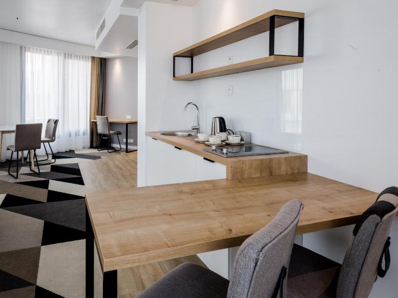 Executive Suite image 3