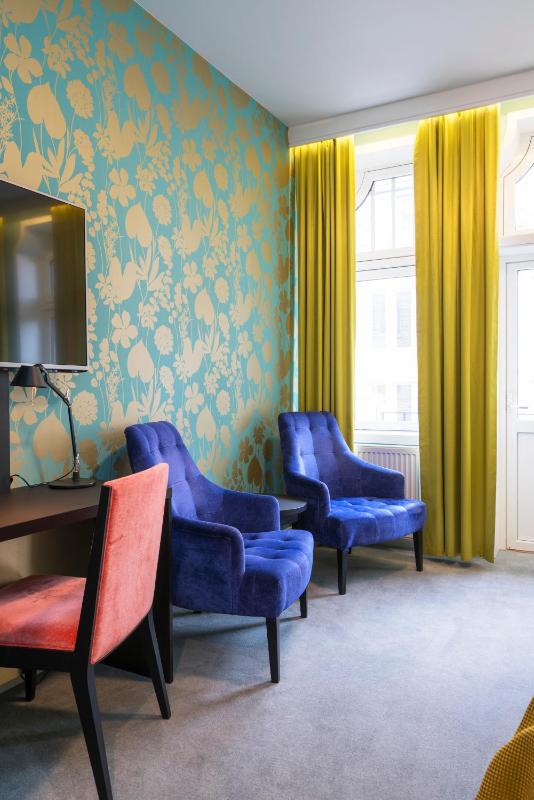 Standard Twin Room image 1