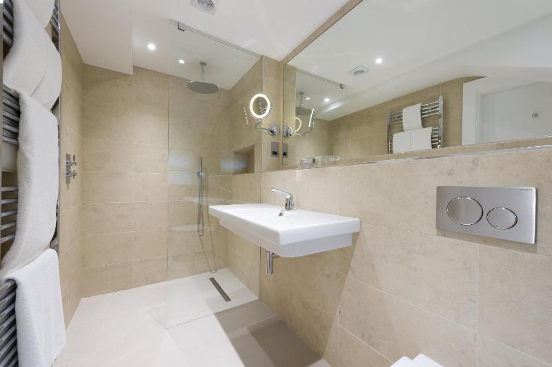 Business Club Suite image 3