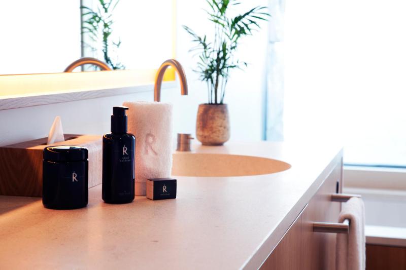 Double Horizon image 3