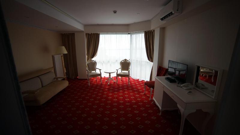 Junior Suite with Balcony image 3