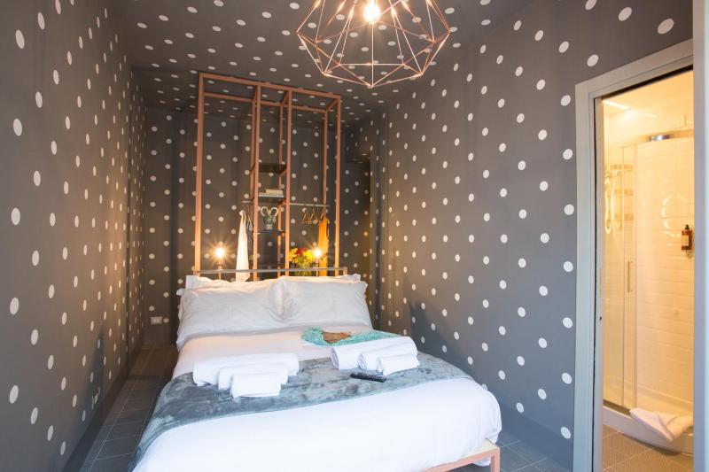 Small Double Room image 4