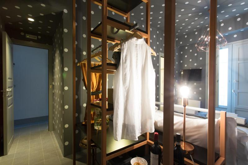 Small Double Room image 3