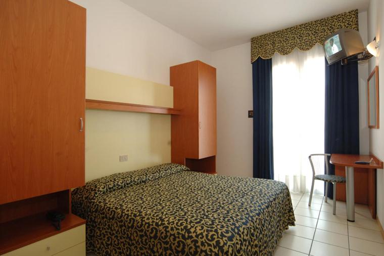Triple Room image 3