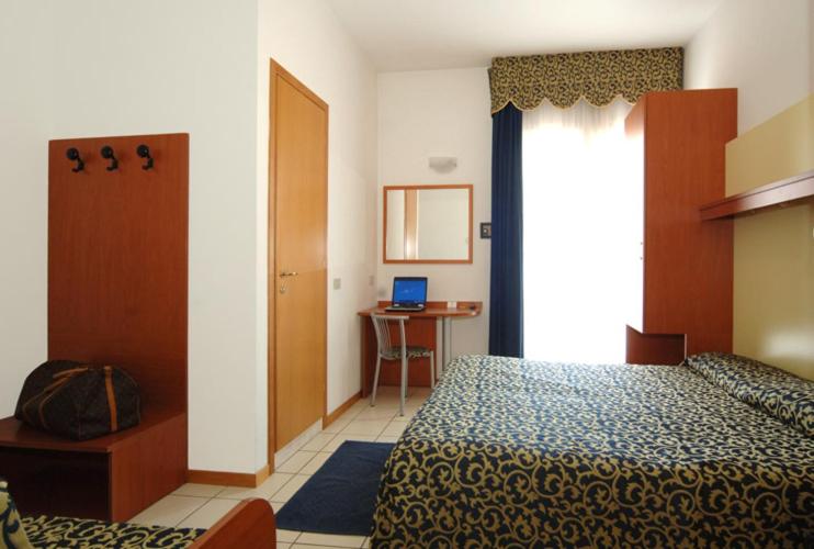 Triple Room image 2