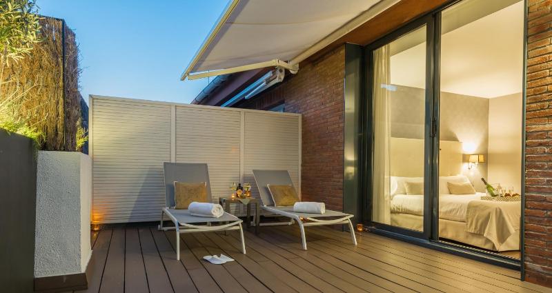 Junior Suite with Terrace and Jacuzzi image 1