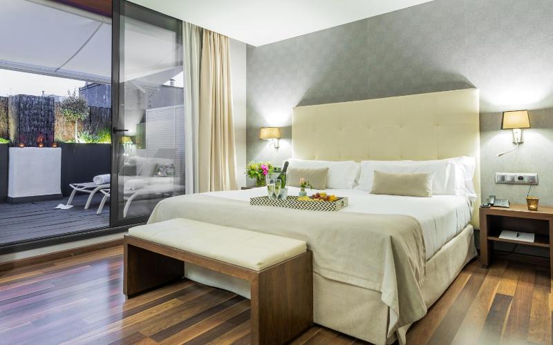 Junior Suite with Terrace and Jacuzzi image 4