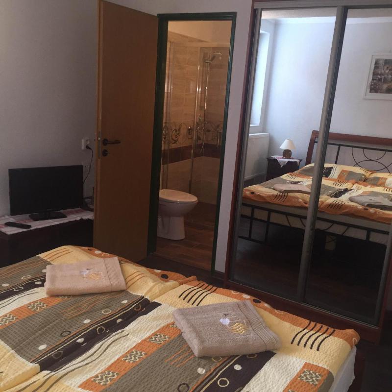 Double Room image 4