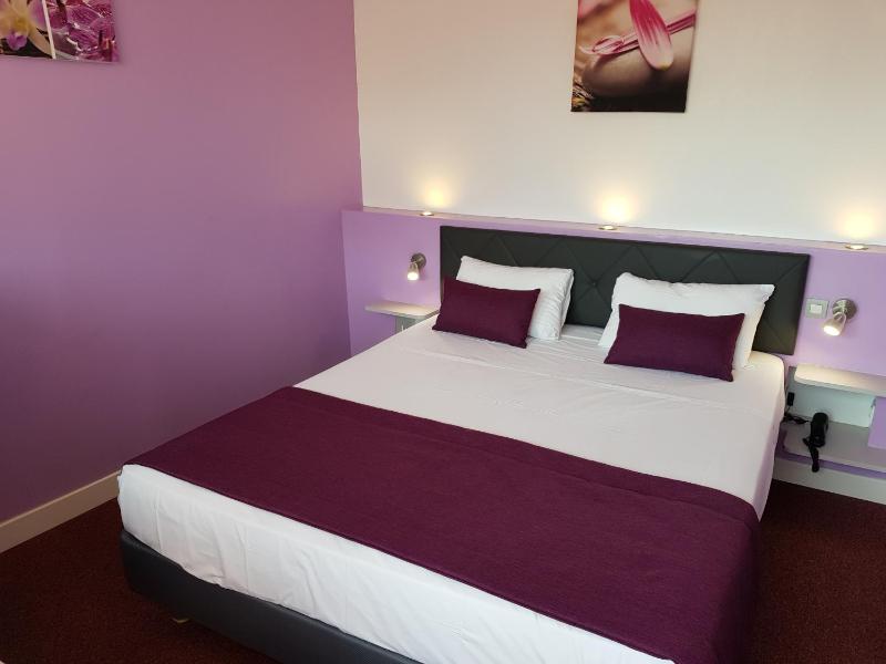Hôtel Port Beach - image 35