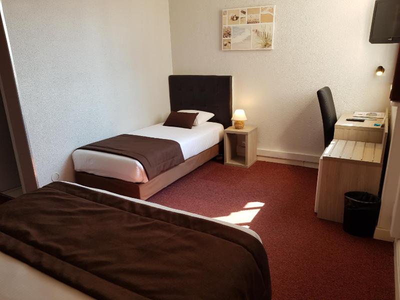 Hôtel Port Beach - image 36