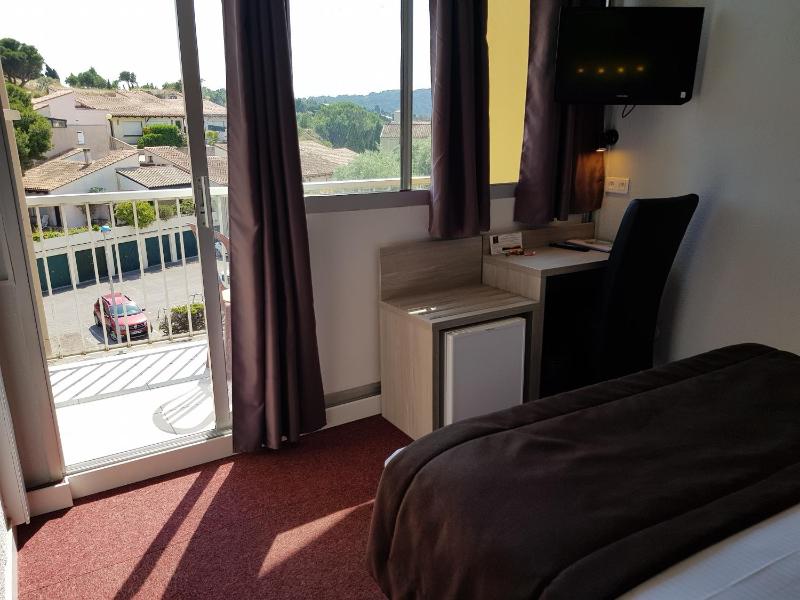 Hôtel Port Beach - image 23