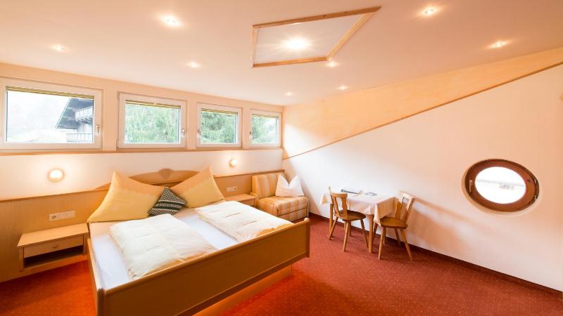 Triple Room with Shower image 3