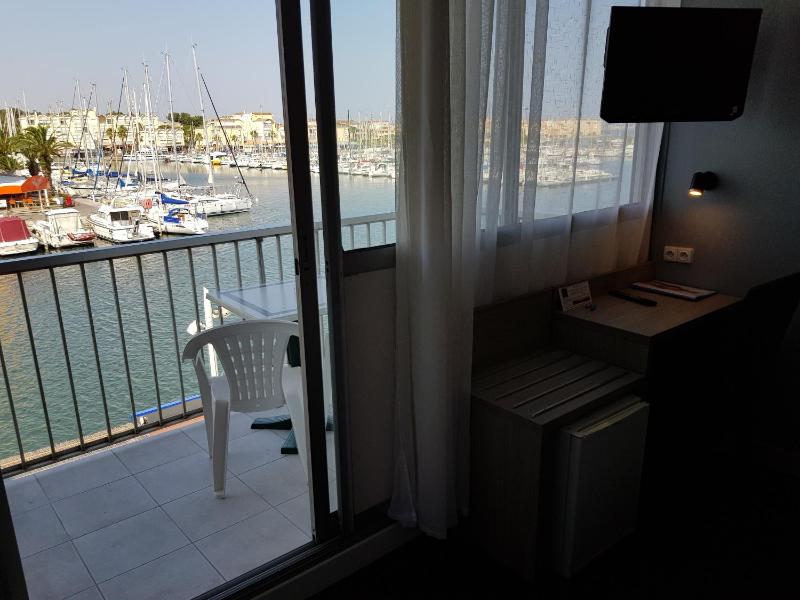Hôtel Port Beach - image 18