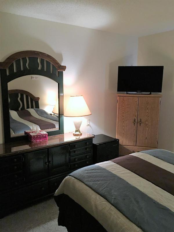 Queen Room image 4