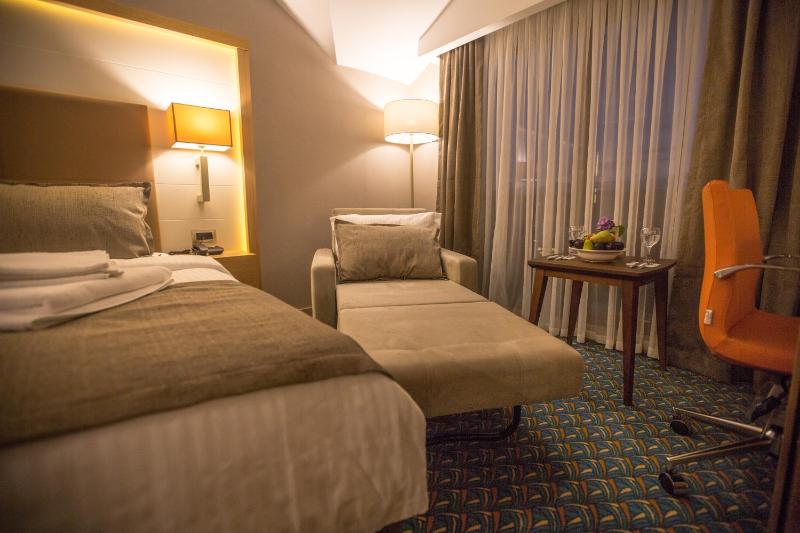 Deluxe Twin Room with Sea View image 1