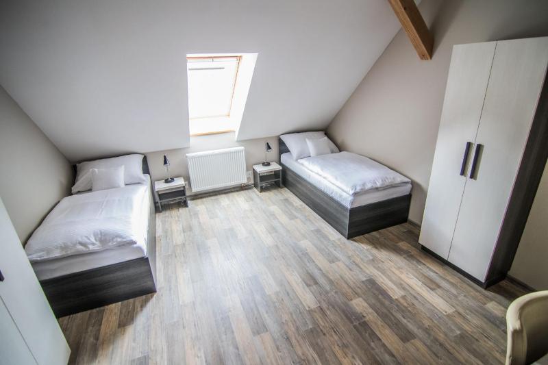 Twin Room image 4