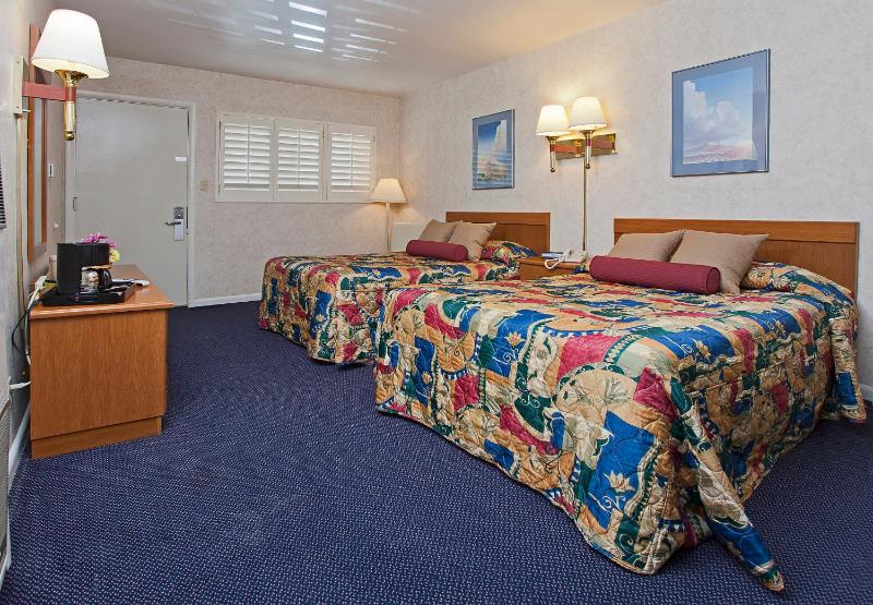 Town House Motel - image 13