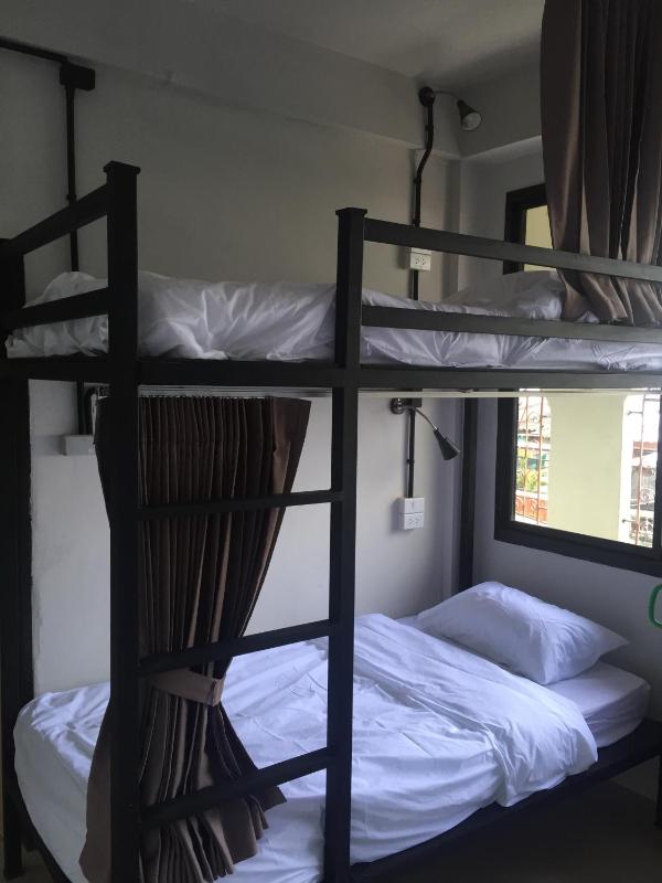 Standard Quadruple Room image 4