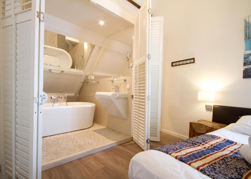 Deluxe Double Room image 2