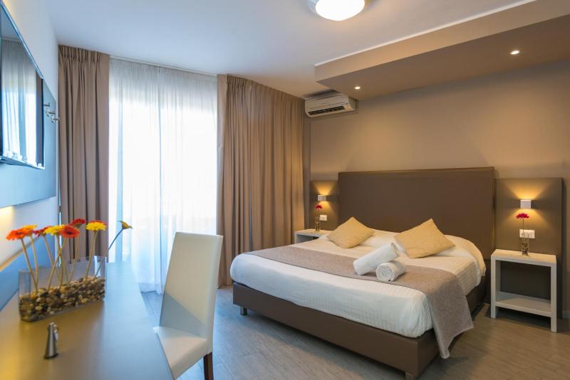 Superior Double Room with View image 4