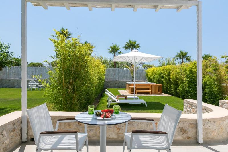 Perla Suite with Jacuzzi image 1